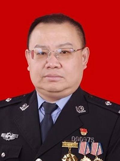 崔波（山西省运城市盐湖区公安分局党委委员、副局长、一级警长）