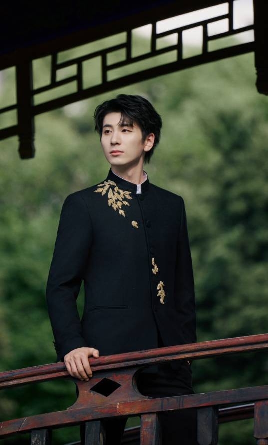 蔡程昱(中国内地男歌手、歌剧演员)