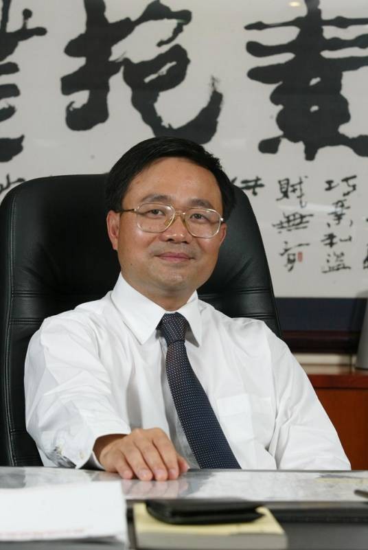 叶俊英(广东民营投资股份有限公司董事长)