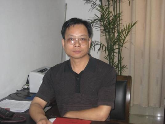 陈建新(广东省林业科学研究所副所长)