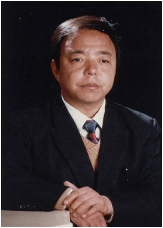 郑晓龙(全国优秀教师、语文特级教师、硕士导师)