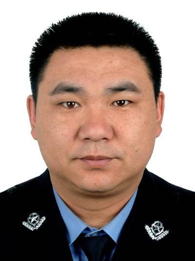 王学斌(新疆维吾尔自治区昌吉回族自治州呼图壁县公安局党委委员、副局长)