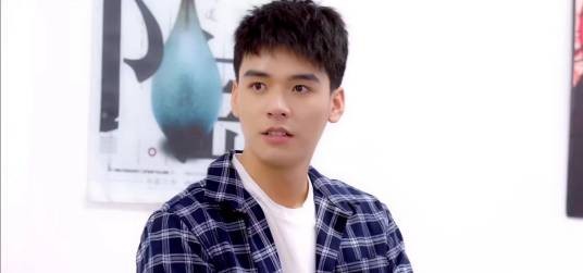 方岩(青春校园偶像励志剧《而你刚好发光》中的男主角)