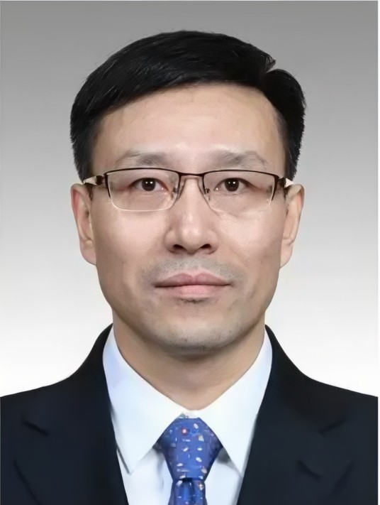 胡明华(上海报业集团党委副书记、总经理、副社长,上海新华传媒股份有限公司党委书记,董事(提名候选人))