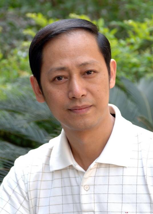 胡强(景德镇学院教授,陶瓷艺术家)