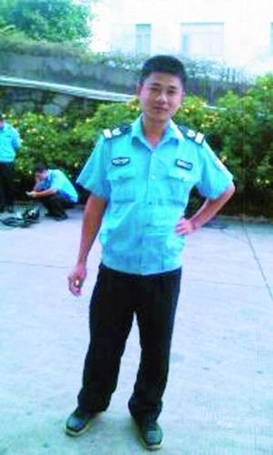 黄锦江(抓抢匪辅警)