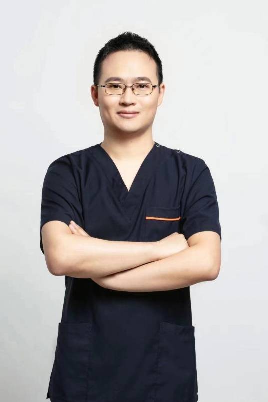 王欣(成都武侯华生铂悦美容医院执业医师)