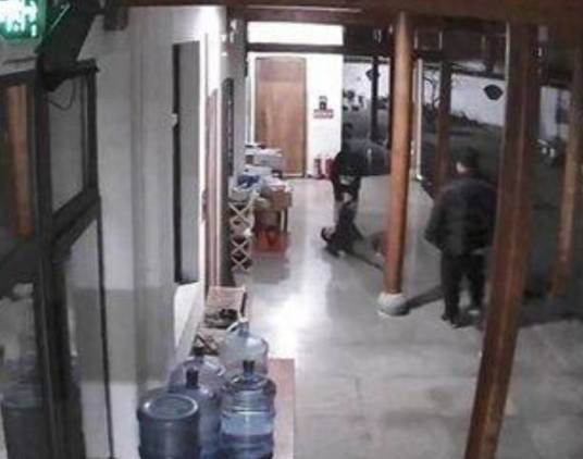 2·13张家界小孩遭教练拖拽拳打事件