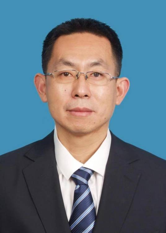 滕巍（山东省济南市历城区行政审批服务局党组成员、历城区政务服务中心副主任）