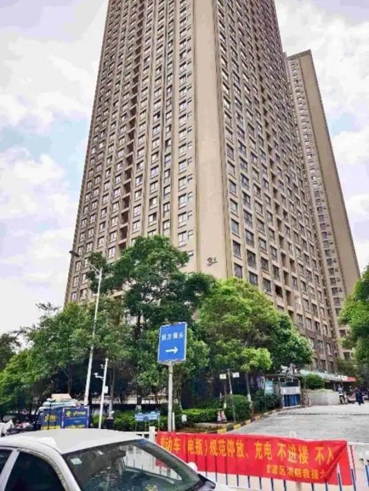 4·22昆明小区电梯直降事件
