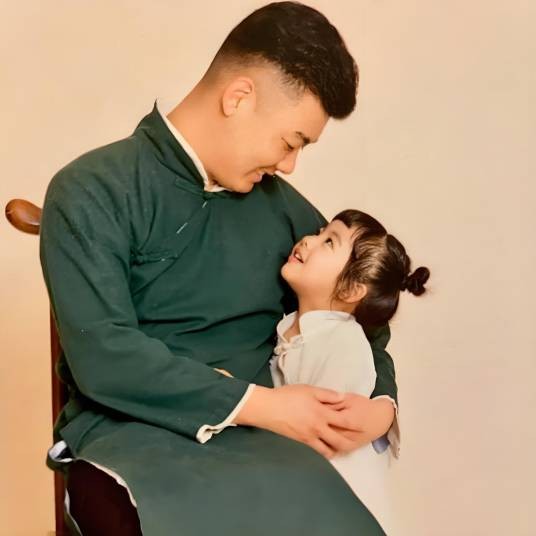 小眼哥哥和大眼妹妹