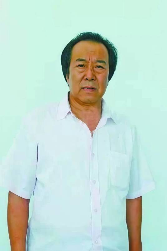 赵德厚（内蒙古二人台艺术团业务团长）