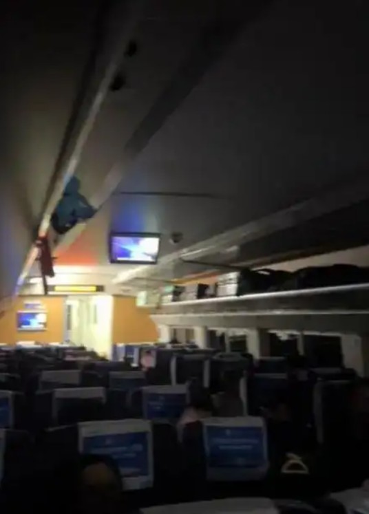 5·30贺州D1804次列车被困隧道事件