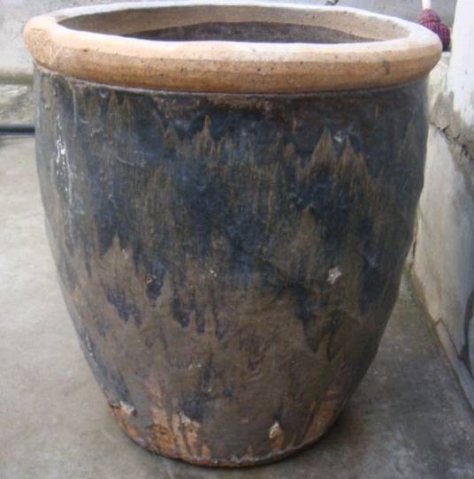 水瓮（蓄水的陶制容器）