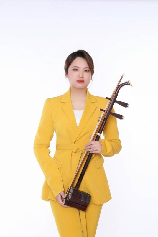 白丹（东北石油大学艺术学院音乐系管弦教研室主任、二胡专业教师）