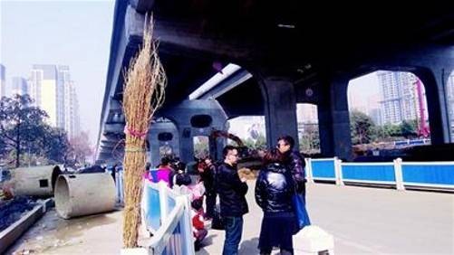 最囧公交站台