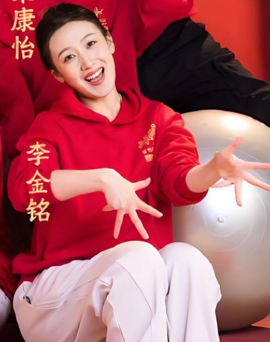 李金铭(《2026年中央广播电视总台春节联欢晚会》无障碍转播(听障版)手语演员)