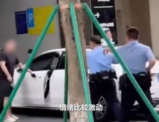10·27中山男子与民警对峙事件