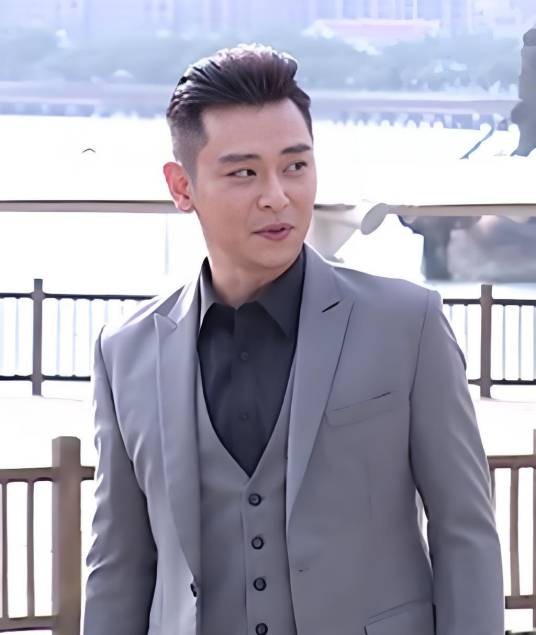 陈冠霖（爱情剧《幸福的脚步》中的虚构角色）