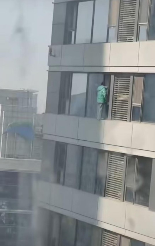 11·11石家庄女子坠楼事件
