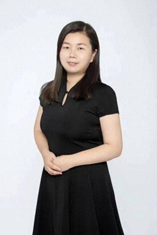 曾芳（成都中医药大学党委副书记、校长、教授、博士生导师）