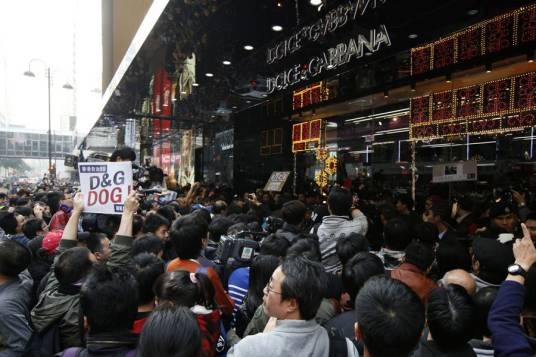 D&G禁止香港人摄影风波