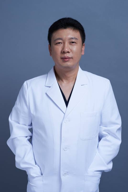 韩雪峰（中国医学科学院整形外科医院主任医师）