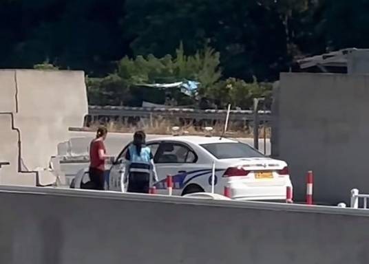 9·6上海机动车考场考试车撞上围墙事故