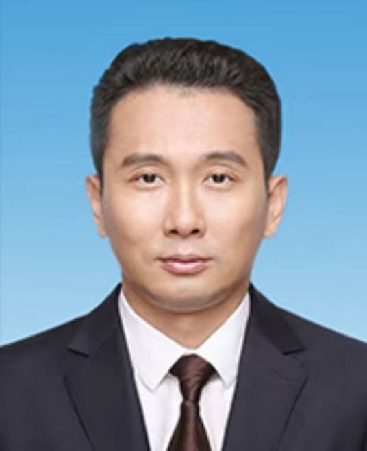 王崇峰（广东省深圳市光明区委常委、区委区政府办公室主任）