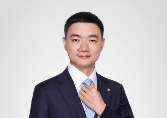 邱建伟（和美医疗非执行董事）