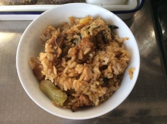 黄焖鸡焖饭