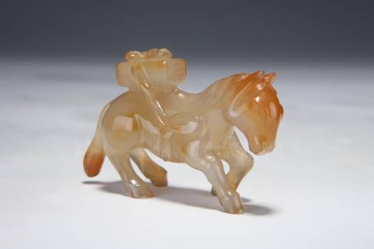 白马驮经玛瑙摆件