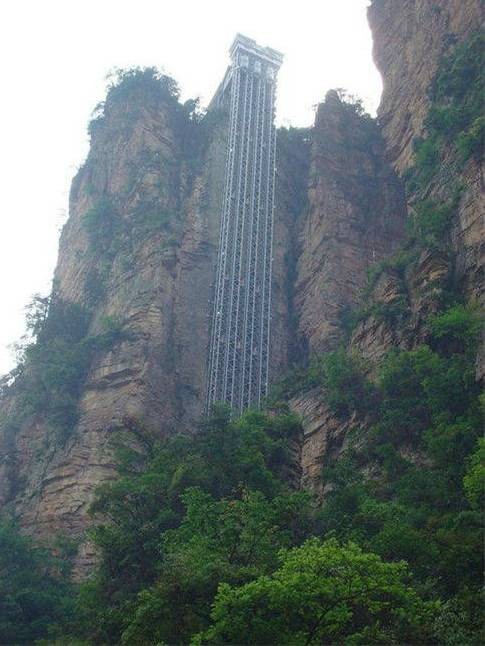 白龙升降机