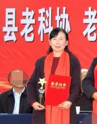 谢凤鸣（陕西省人大代表、岐山空心挂面制作技艺代表性传承人）