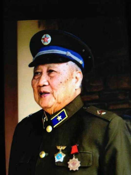 胡寿根（中国人民解放空军某部原飞行员）