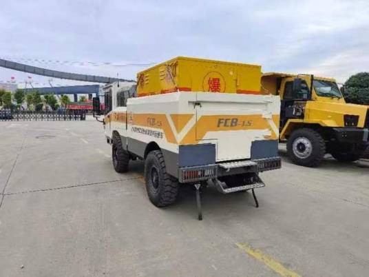 矿用无轨爆破器材运输车