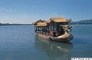 仿古龙舟